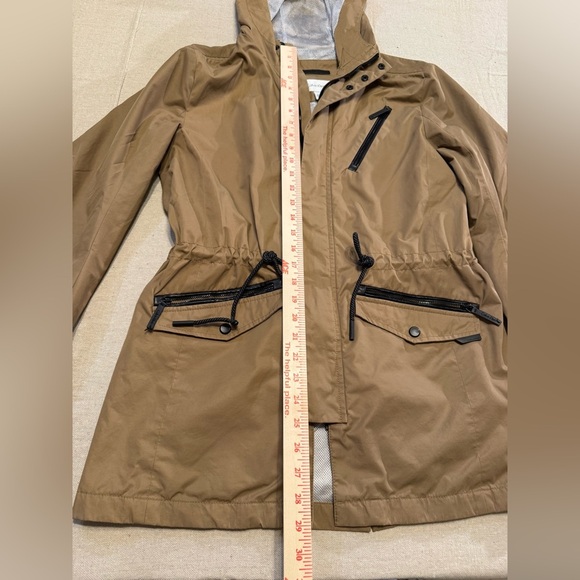 Calvin Klein Women’s Brown Windbreaker with Black Details - Picture 6 of 10